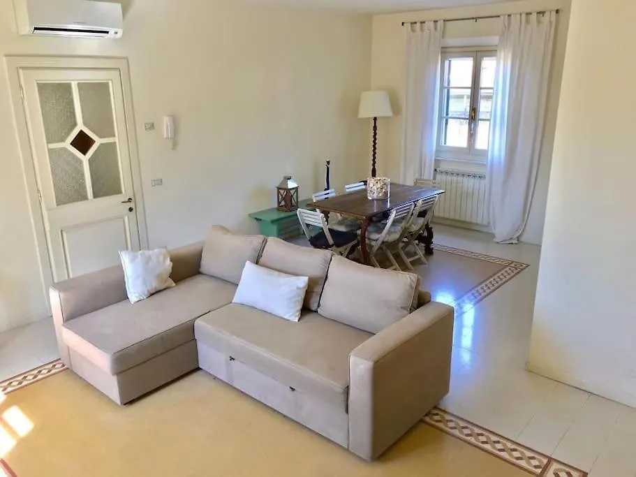 Elegant Apartment In Pietrasanta